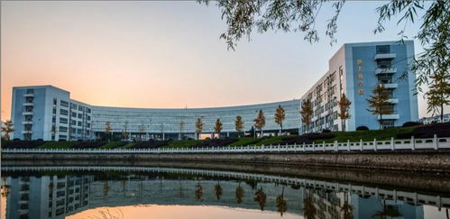 华中科技大学新增人工智能与智能建造专业，同时欢迎报考公共卫生与预防医学与软件开发方向